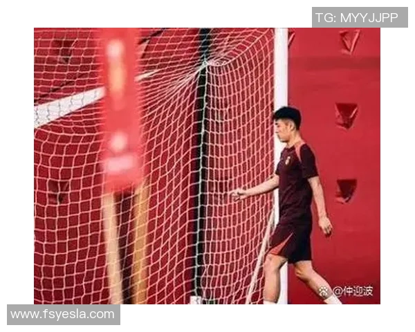 武磊关键时刻暖心举动引全网热议登顶热搜榜首感动无数球迷 武磊关键时刻暖心举动引全网热议登顶热搜榜首感动无数球迷