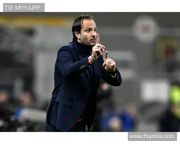 国米赛场爆发小插曲裁判果断处置维护比赛秩序