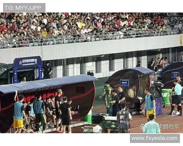 突发！足球八卦宣布将离队，球迷不舍告别